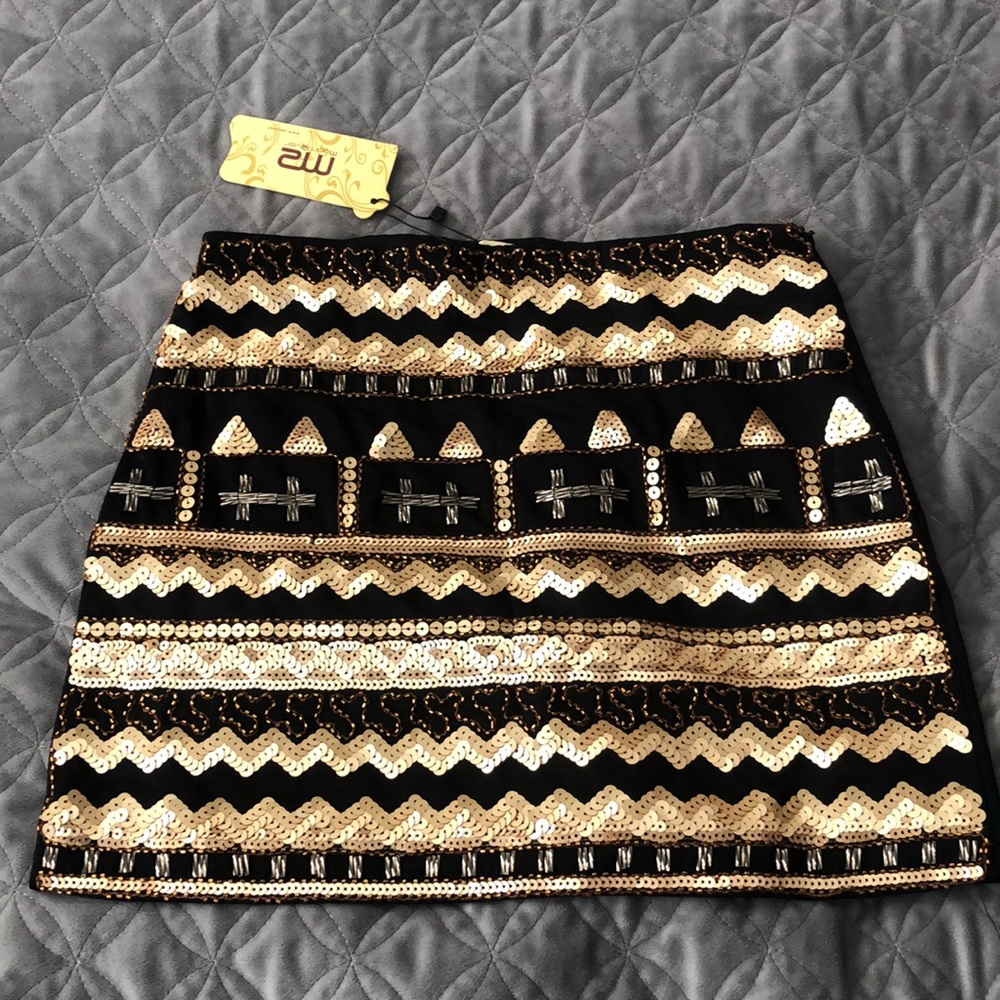 Mini skirt with beaded design